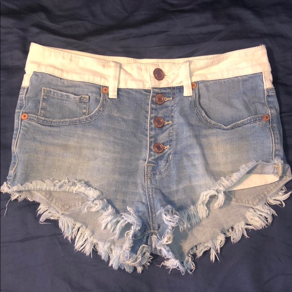 Kendall & Kylie Pacsun blue and white shorts